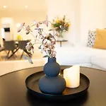 Apartment Zentrale Und Ruhige 4-raum-wohnung Für Bis Zu 6 Personen - Ideal Für Familien Und Gruppen Rostock