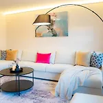 Zentrale Und Ruhige 4-raum-wohnung Für Bis Zu 6 Personen - Ideal Für Familien Und Gruppen Apartment *
