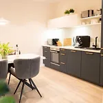 Apartment Zentrale Und Ruhige 4-raum-wohnung Für Bis Zu 6 Personen - Ideal Für Familien Und Gruppen *
