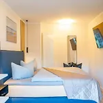 Zentrale Und Ruhige 4-raum-wohnung Für Bis Zu 6 Personen - Ideal Für Familien Und Gruppen *