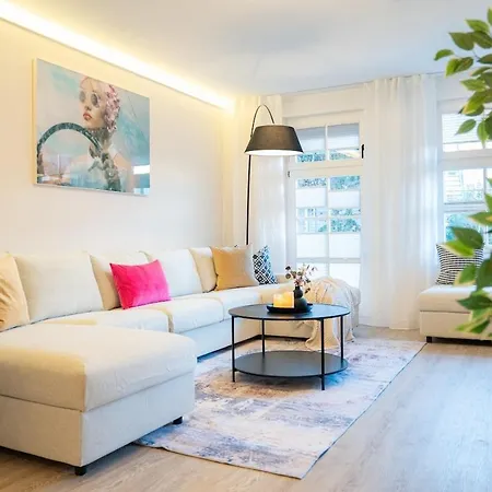 Apartment Zentrale Und Ruhige 4-raum-wohnung Fuer Bis Zu 6 Personen - Ideal Fuer Familien Und Gruppen Rostock