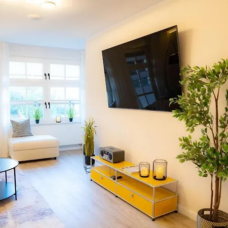 Zentrale Und Ruhige 4-raum-wohnung Fuer Bis Zu 6 Personen - Ideal Fuer Familien Und Gruppen Apartment
