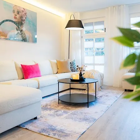 Zentrale Und Ruhige 4-raum-wohnung Fuer Bis Zu 6 Personen - Ideal Fuer Familien Und Gruppen Apartment *