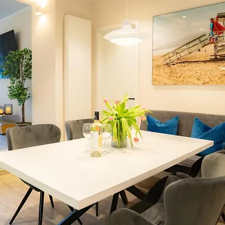Apartment Zentrale Und Ruhige 4-raum-wohnung Fuer Bis Zu 6 Personen - Ideal Fuer Familien Und Gruppen Rostock