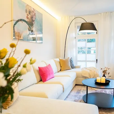 Apartment Zentrale Und Ruhige 4-raum-wohnung Fuer Bis Zu 6 Personen - Ideal Fuer Familien Und Gruppen