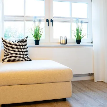 Zentrale Und Ruhige 4-raum-wohnung Fuer Bis Zu 6 Personen - Ideal Fuer Familien Und Gruppen Apartment