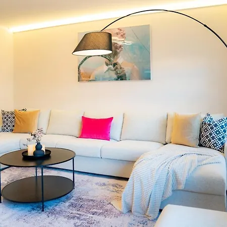 Zentrale Und Ruhige 4-raum-wohnung Fuer Bis Zu 6 Personen - Ideal Fuer Familien Und Gruppen Apartment *
