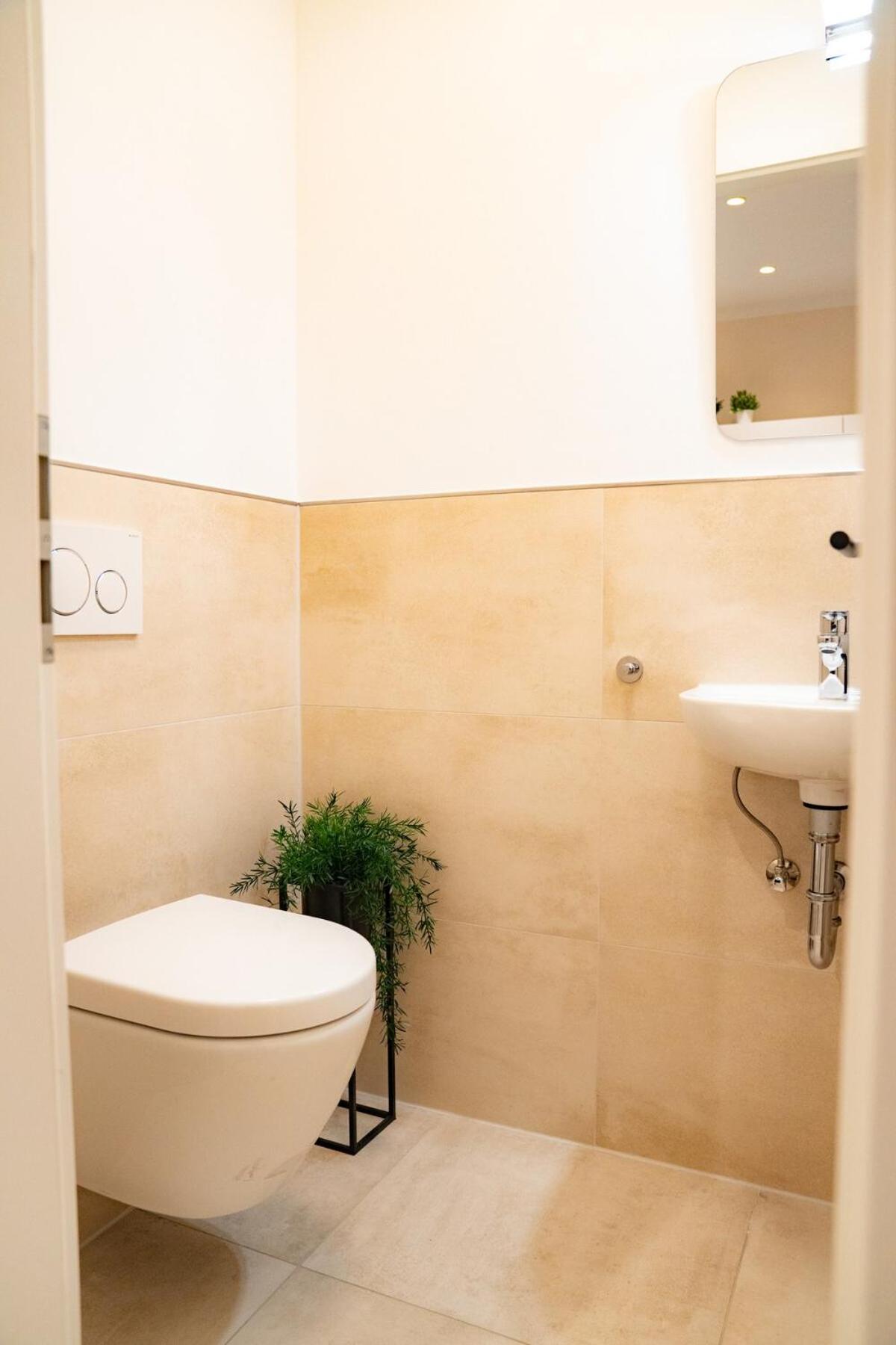 Apartment Zentrale Und Ruhige 4-raum-wohnung Für Bis Zu 6 Personen - Ideal Für Familien Und Gruppen Rostock