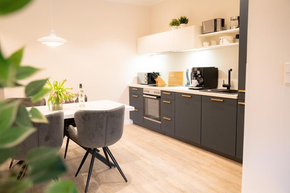 Apartment Zentrale Und Ruhige 4-raum-wohnung Für Bis Zu 6 Personen - Ideal Für Familien Und Gruppen *
